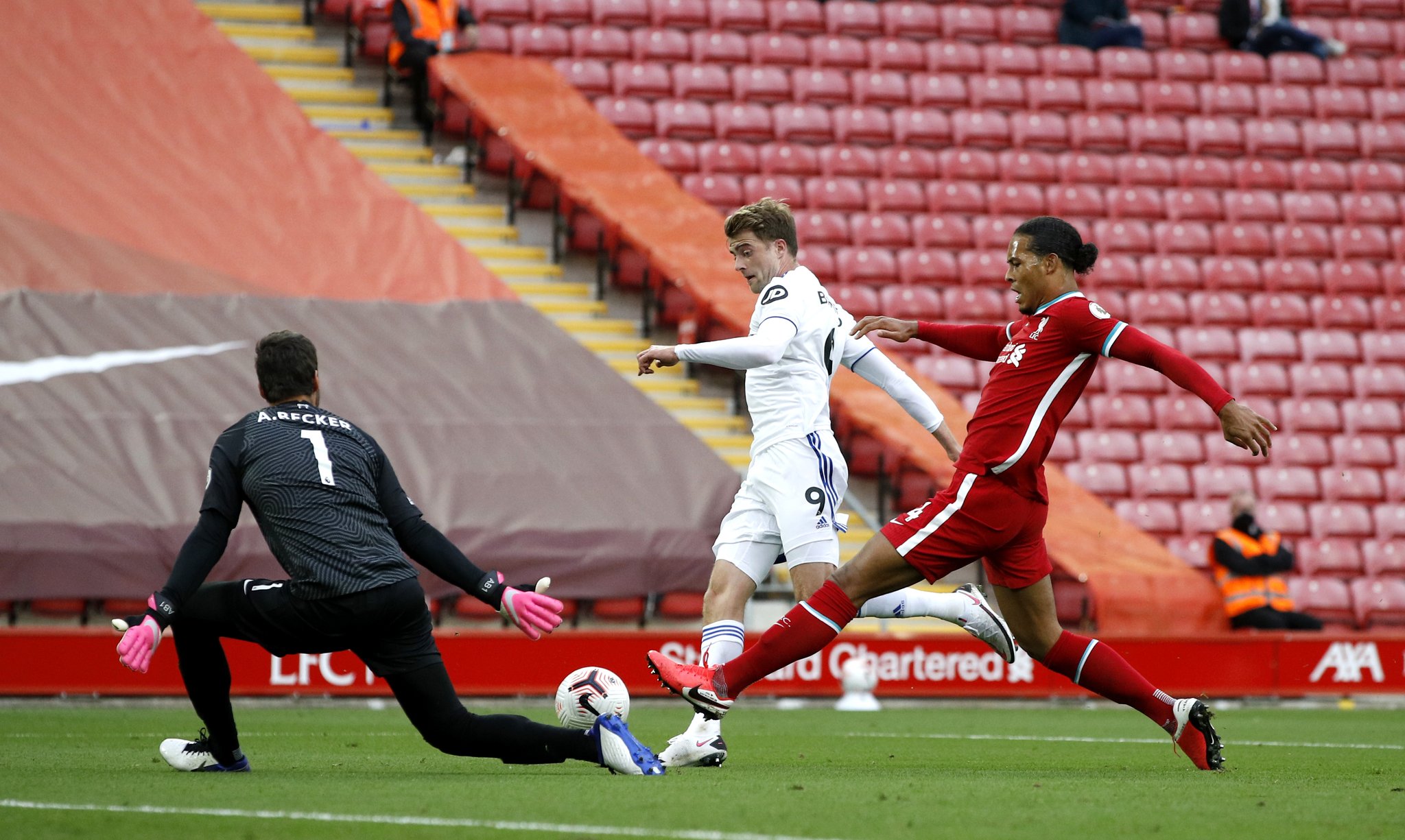 继续在国际 继续在国际